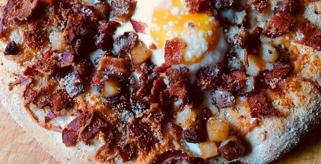 Easy Bacon & Egg Breakfast Pizza © Food Loves Beer